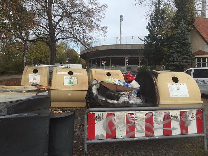 Geschmolzene Müllcontainer gibt's in letzter Zeit öfter im Viertel.