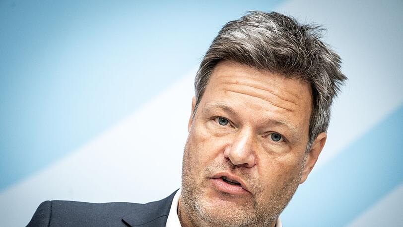 Robert Habeck (Bündnis 90/Die Grünen), Bundesminister für Wirtschaft und Klimaschutz, wirbt für eine bessere Zusammenarbeit mit Nordafrika und Nahost im Energie-Markt.