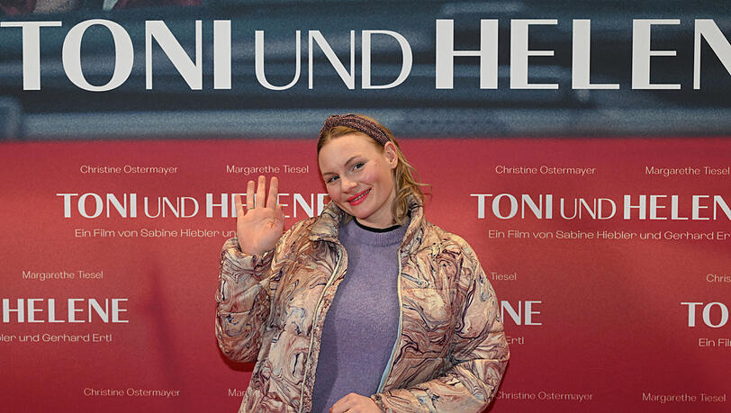 Rosalie Thomass bei der Filmpremiere von "Toni und Helene" im Filmtheater Sendlinger Tor auf dem Roten Teppich. Rosalie Thomass bei der Filmpremiere von "Toni und Helene" im Filmtheater Sendlinger Tor auf dem Roten Teppich.