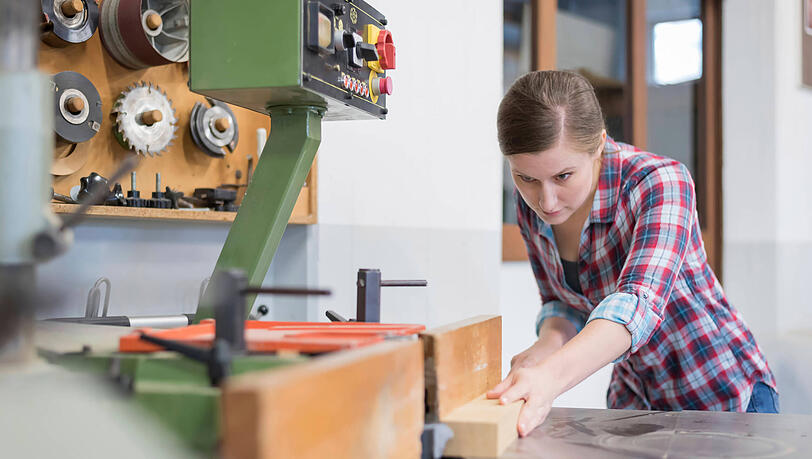 Handwerksberufe scheinen wieder beliebter zu werden: Immer mehr Menschen beginnen eine Ausbildung bei Münchner Handwerksbetrieben. Waren es im Vorjahr zur gleichen Zeit noch 1438 Neuabschlüsse, sind es dieses Jahr bereits 1494 – ein Plus von 3,9 Prozent.