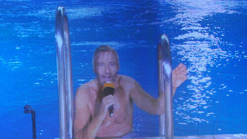 Thomas Gottschalk nach seinem Sprung ins Wasser. Thomas Gottschalk nach seinem Sprung ins Wasser.