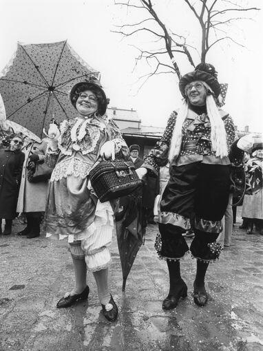 So hat man den Viktualienmarkt selten gesehen: Das Stadtarchiv präsentiert zum 25. Jubiläum des Marktfrauentanzes alte Bilder.