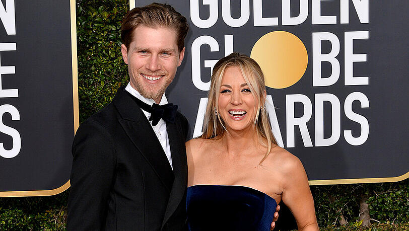 Karl Cook und Kaley Cuoco zusammen auf dem roten Teppich der Golden Globes Karl Cook und Kaley Cuoco zusammen auf dem roten Teppich der Golden Globes