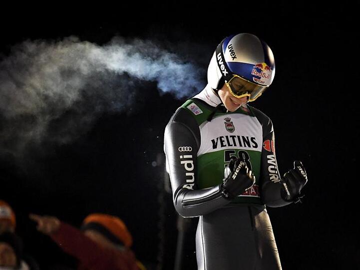 Andreas Wellinger feiert seinen zweiten Platz.
