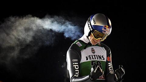 Andreas Wellinger feiert seinen zweiten Platz.