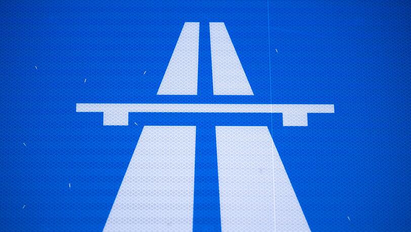 Noch mal rund 27 Millionen muss der Bund für die gescheiterte Pkw-Maut bezahlen. (Symbolbild)