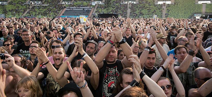 Festivalbesucher am Samstag bei Rockavaria in München.