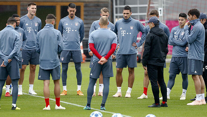 Abschlusstraining des FC Bayern vor dem Champions-League-Spiel gegen Aja Amsterdam. "Es hat nichts mit Ratlosigkeit zu tun, wenn ich nicht gleich nach einem Spiel zu einem Rundumschlag aushole. Das wird es bei mir nicht geben, dass ich meine Spieler 'betoniere', sagt Trainer Niko Kovac.