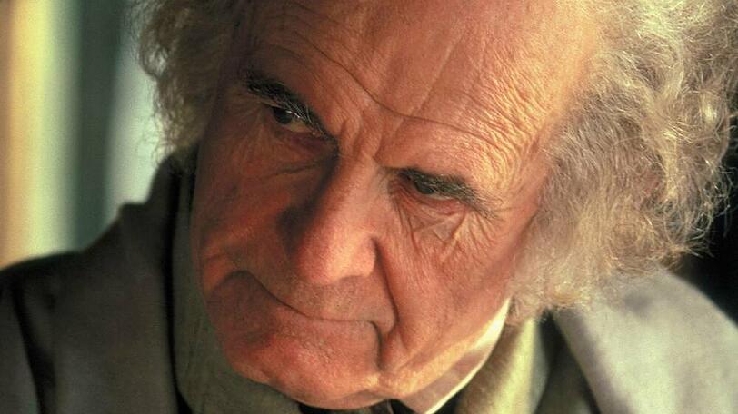 Sir Ian Holm als Bilbo Beutlin