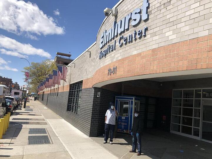 Das Elmhurst Hospital Center wurde im März 2020 zum Symbol für die New Yorker Corona-Pandemie.