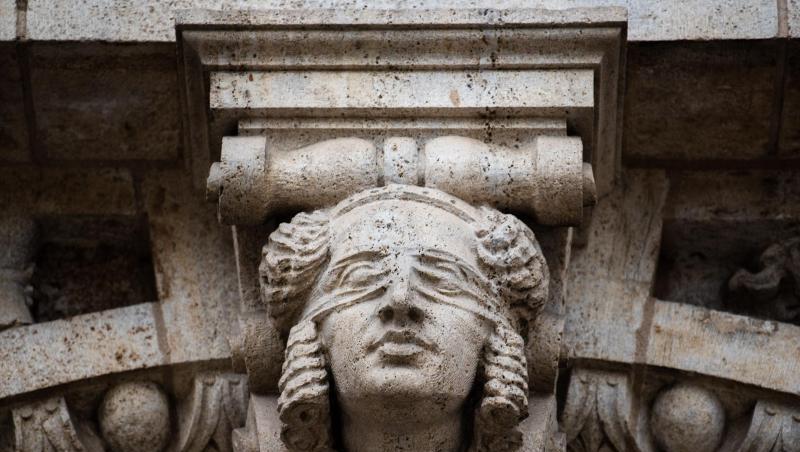 Die Göttin der Gerechtigkeit, Justitia, ist in das Mauerwerk des Landgerichts Bamberg eingearbeitet. Foto: Nicolas Armer/dpa/Archivbild Die Göttin der Gerechtigkeit, Justitia, ist in das Mauerwerk des Landgerichts Bamberg eingearbeitet. Foto: Nicolas Armer/dpa/Archivbild