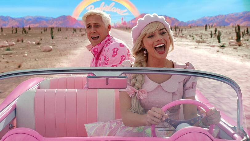 Die Schauspieler Ryan Gosling und Margot Robbie verkörpert "Barbie" und "Ken". Der Film erscheint im Juli. Die Schauspieler Ryan Gosling und Margot Robbie verkörpert "Barbie" und "Ken". Der Film erscheint im Juli.