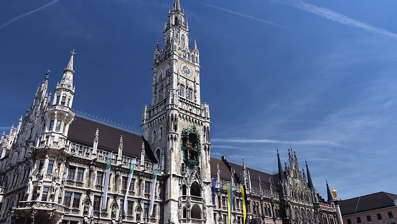 Sollen Chefs von städtischen Tochterunternehmen weniger verdienen als der OB? Das fordert die Linke im Stadtrat.