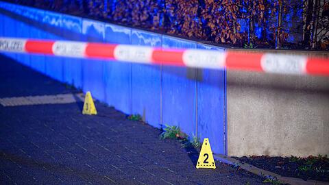 Beamte sicherten bis sp&auml;t in die Nacht Spuren.