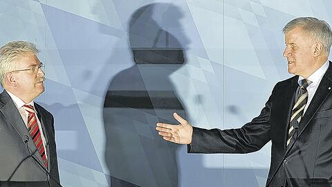 &bdquo;Sozial unappetitlich&ldquo; &ndash; &bdquo;nicht mehr ernstzunehmen&ldquo;: So reden die angeblichen Wunschkoalitionäre Horst Seehofer (r.) und Martin Zeil über einander.Foto: dpa