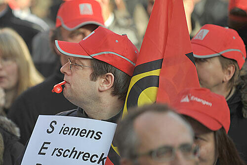 Lautstarker Protest: Beschäftigter der Siemens-Sparte EDM.