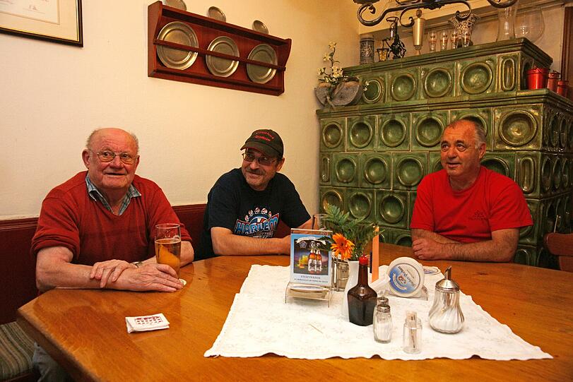 Stammtisch statt Konzert: Adolf Brunnhuber, Hans Winter und Franz Meier (von links).
