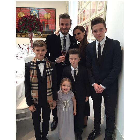 Diese Beckhams &ndash; eine stilvolle Familie: Victoria mit David und den Kindern Brooklyn (18), Romeo (14), Cruz (12), Harper (5).
