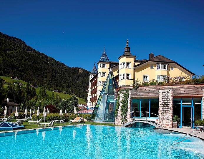Bilder vom eleganten Fünf-Sterne Spa & Sport Resort &bdquo;Adler Dolomiti&ldquo;