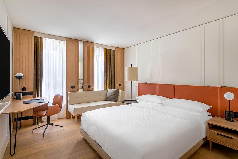 Das neu eröffnete Hotel verfügt über 386 Zimmer und 12 Suiten.