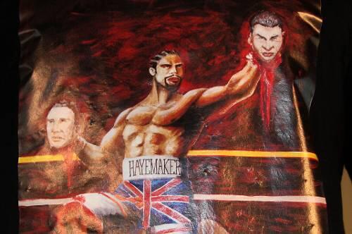 Das T-Shirt des Grauens: David Haye mit den abgeschlagenen Häuptern von Wladimir und Vitali Klitschko.