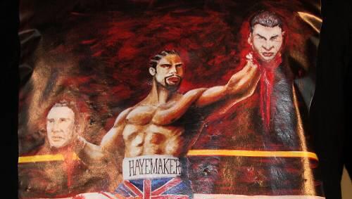 Das T-Shirt des Grauens: David Haye mit den abgeschlagenen Häuptern von Wladimir und Vitali Klitschko. Das T-Shirt des Grauens: David Haye mit den abgeschlagenen Häuptern von Wladimir und Vitali Klitschko.