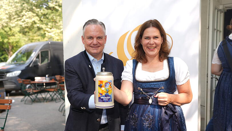Wiesn-Chef Christian Scharpf und B&uuml;rgermeisterin Verena Dietl (beide SPD) freuen sich, dass es nach vielen Hindernissen bald losgeht mit der Wiesn 2026. Heuer stellen sie einige Neuheiten vor.
