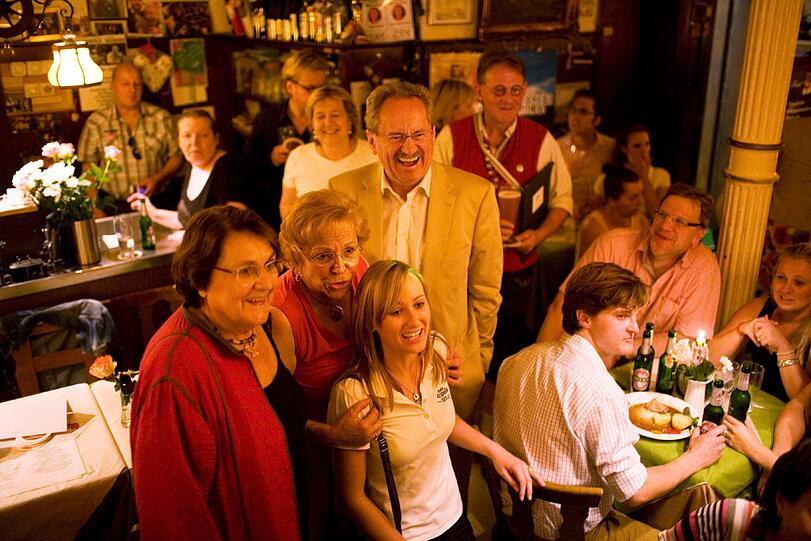 Dienstag ist Ruhetag in Gertis &bdquo;Fraunhofer Schoppenstube&ldquo;. Normalerweise. Doch gestern Abend sperrte die Wirtin ausnahmsweise auf. Schließlich hatte sich hoher Besuch angesagt: OB Christian Ude. Sehen Sie hier die Bilder.