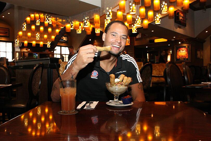 Chevon Troutman, seit 2011 Angreifer beim FC Bayern Basketball, isst gerne im Hard Rock Cafe am Platzl. Dazu gibt es immer eine Apfelschorle.