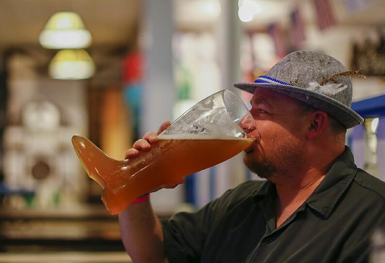 Natürlich wird auch dort reichlich Bier getrunken.