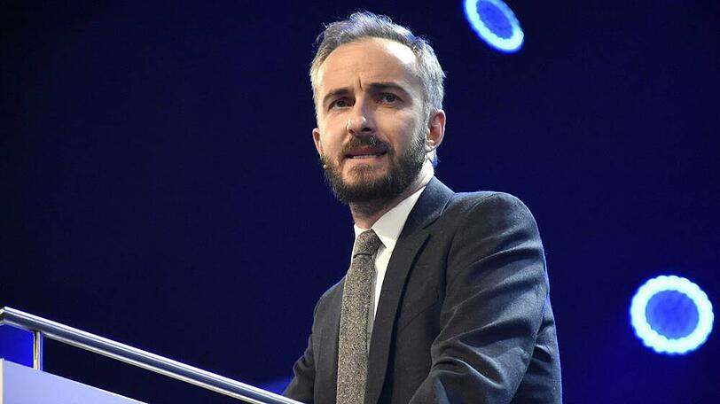 Jan Böhmermann scheint in das Visier von Neo-Nazis gekommen zu sein.