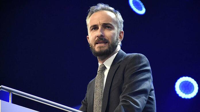Jan Böhmermann scheint in das Visier von Neo-Nazis gekommen zu sein.