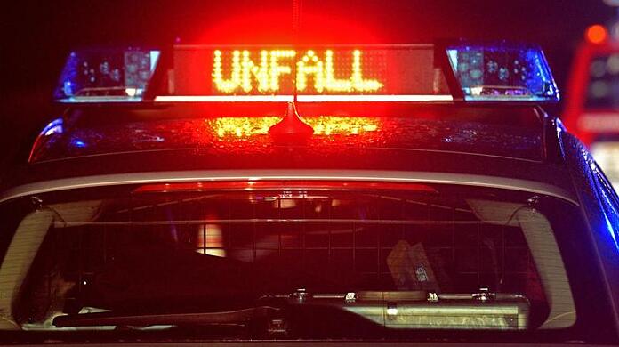 Die A8 musste aufgrund eines Unfalls zehn Stunden gesperrt werden.