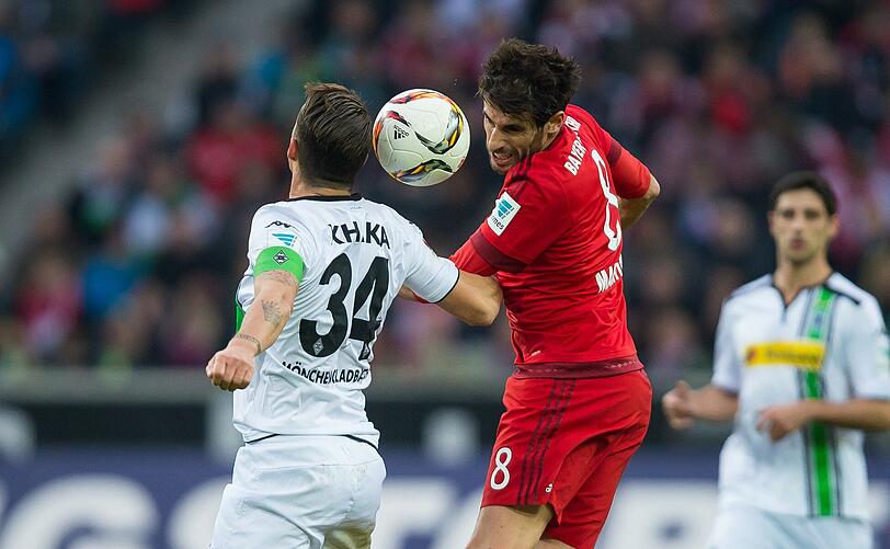 JAVI MARTINEZ NOTE 3: Erneut im halbrechten Mittelfeld, da Guardiola die Alternativen fehlen. Pflügte mit langen, raumgreifenden Schritten über den Platz. Strahlt unheimliche Präsenz aus, ging oft auf Doppelpässe aus, in die er wie ein Mittelstürmer reinlief. Vergab eine dicke Chance (25.).