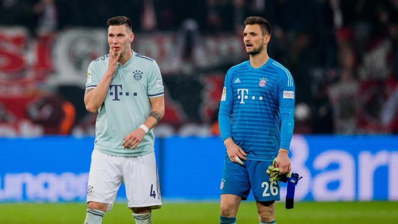 Bayerns Niklas Süle (l.) fasst sich neben Torwart Sven Ulreich ins Gesicht. Foto: Rolf Vennenbernd Bayerns Niklas Süle (l.) fasst sich neben Torwart Sven Ulreich ins Gesicht. Foto: Rolf Vennenbernd
