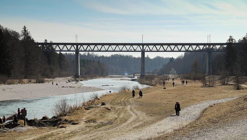 Die Großhesseloher Brücke. Immer einen Spaziergang wert.
