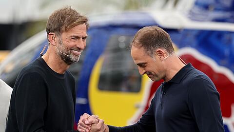 J&uuml;rgen Klopp kann nur mit Einverst&auml;ndnis von Red-Bull-Chef Mintzlaff (r.) Bundestrainer werden. (Archivbild)