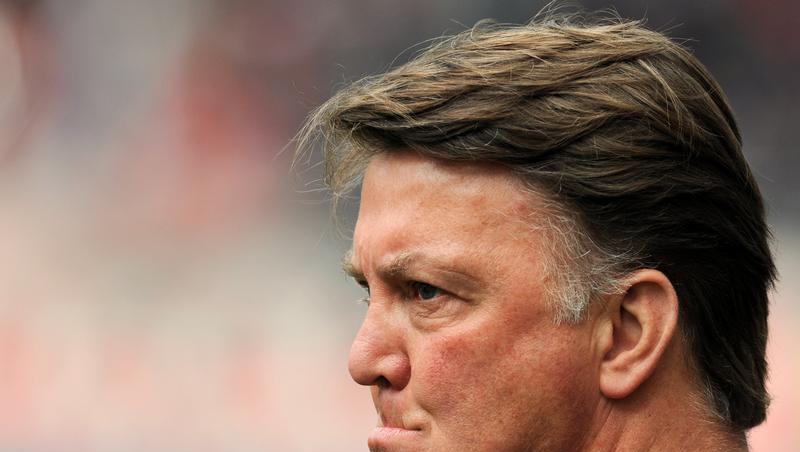 Bayern-Coach Louis van Gaal zeigte den Biss, den die Spieler bei der 1:2-Niederlage am Samstag in Frankfurt vermissen ließen. Bayern-Coach Louis van Gaal zeigte den Biss, den die Spieler bei der 1:2-Niederlage am Samstag in Frankfurt vermissen ließen.