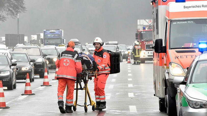 Unfall auf der A8 beim Holfoldinger Forst. Die Bilder.