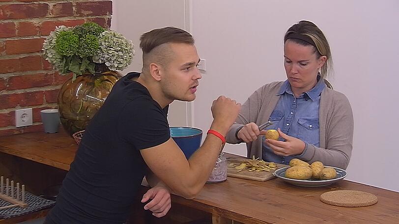 Beim Thema Essen kommt es zum Streit zwischen Manuel und Christian.