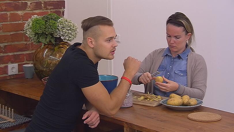 Beim Thema Essen kommt es zum Streit zwischen Manuel und Christian. Beim Thema Essen kommt es zum Streit zwischen Manuel und Christian.