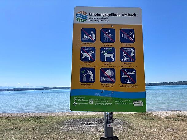 Das Erholungsgelände Ambach in Münsing ist ein beliebter Ort zum Baden. Seit dieser Saison gelten dort einige neue Regeln – daran sollen auch die am Ufer aufgestellten Schilder erinnern. Das Erholungsgelände Ambach in Münsing ist ein beliebter Ort zum Baden. Seit dieser Saison gelten dort einige neue Regeln – daran sollen auch die am Ufer aufgestellten Schilder erinnern.