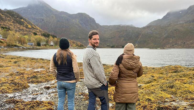 Alex (Mitte) ist nach Norwegen ausgewandert. In "Auswanderer sucht Liebe" hofft er, eine Partnerin zu finden.
