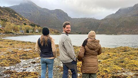 Alex (Mitte) ist nach Norwegen ausgewandert. In "Auswanderer sucht Liebe" hofft er, eine Partnerin zu finden.