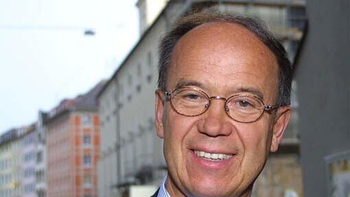 Sparkassenchef Harald Strötgen zahlt Mitarbeitern eine Prämie. Sparkassenchef Harald Strötgen zahlt Mitarbeitern eine Prämie.