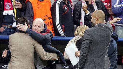 Sportvorstand Matthias Sammer jubelt mit Co-Trainer Domenec Torrent und Chef-Trainer Pep Guardiola Sportvorstand Matthias Sammer jubelt mit Co-Trainer Domenec Torrent und Chef-Trainer Pep Guardiola