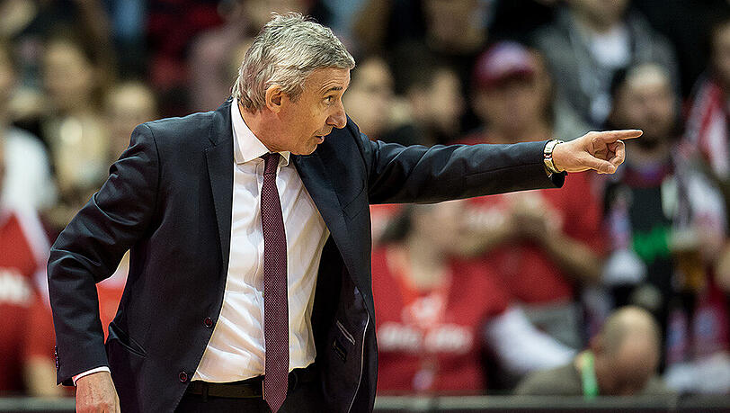 „Die Leute kommen, um uns verlieren zu sehen“, sagt Svetislav Pesic. „Die Leute kommen, um uns verlieren zu sehen“, sagt Svetislav Pesic.