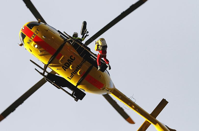 Ein 69-Jähriger musste mit dem Rettungshubschrauber in ein Krankenhaus geflogen werden. (Symbolbild)