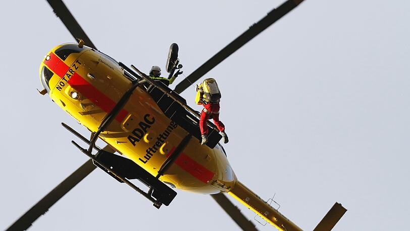 Ein 69-Jähriger musste mit dem Rettungshubschrauber in ein Krankenhaus geflogen werden. (Symbolbild) Ein 69-Jähriger musste mit dem Rettungshubschrauber in ein Krankenhaus geflogen werden. (Symbolbild)