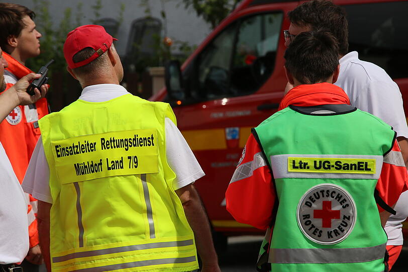 In Neumarkt-Sankt Veit ist am Sonntag ein Anwesen komplett ausgebrannt - die Bilder vom Einsatz.